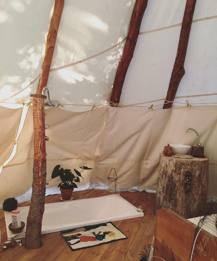 Tipi Lodge Dans La Foret 米尼赞海滩 外观 照片